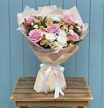 Букет цветов из:  Гвоздики, Орхидеи и Розы #REPLACE_PRED# Приазовской