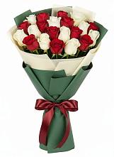 Букет Микс из красных и белых роз в Приазовской