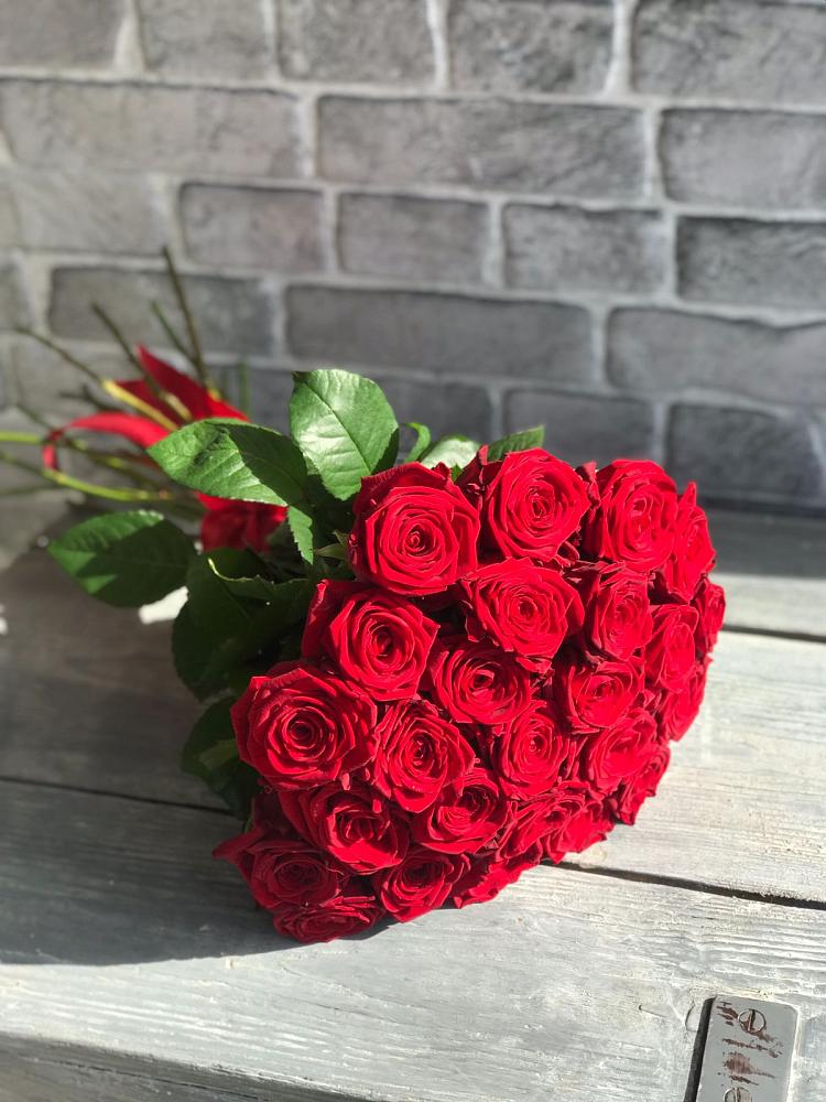 Букет Красные розы Фридом в Приазовской