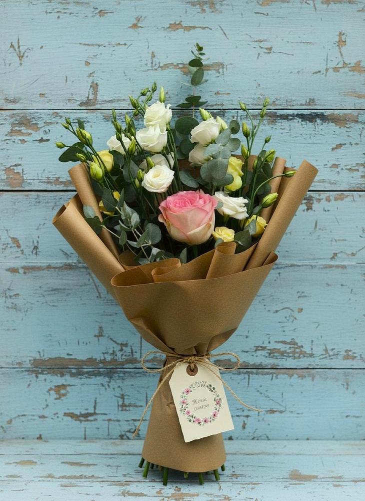 Букет цветов из: Розы и Лизиантусы в Приазовской