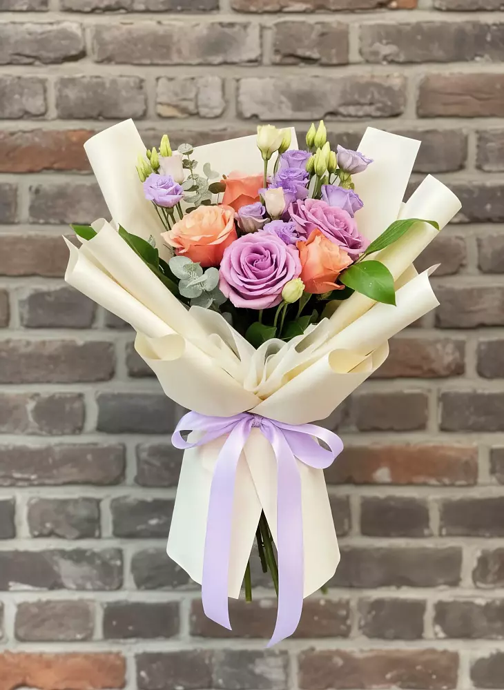 Букет цветов из: Лизиантусы и Розы в Приазовской