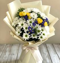 Букет цветов из:  Ирисы, Хризантемы и Розы #REPLACE_PRED# Приазовской