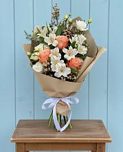 Букет цветов из:  Альстромерии, Лизиантусы, Розы и Хризантемы в Приазовской