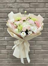 Букет цветов из:  Гвоздики, Розы, Лизиантусы и Хризантемы #REPLACE_PRED# Приазовской