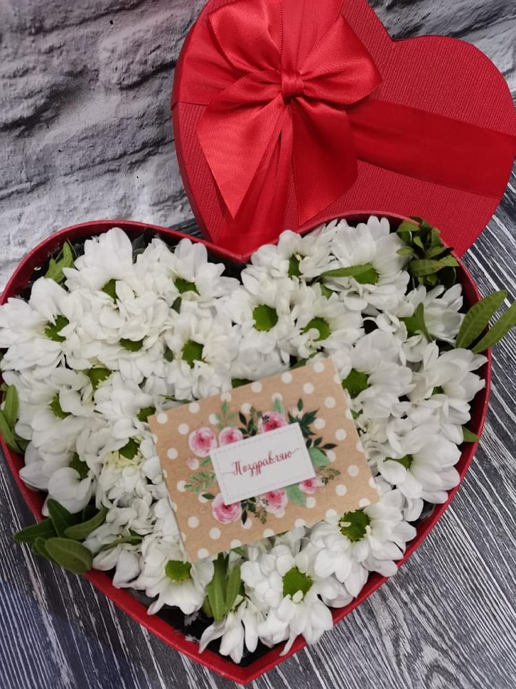 Цветочная композиция из Хризантемы в виде сердца в Приазовской