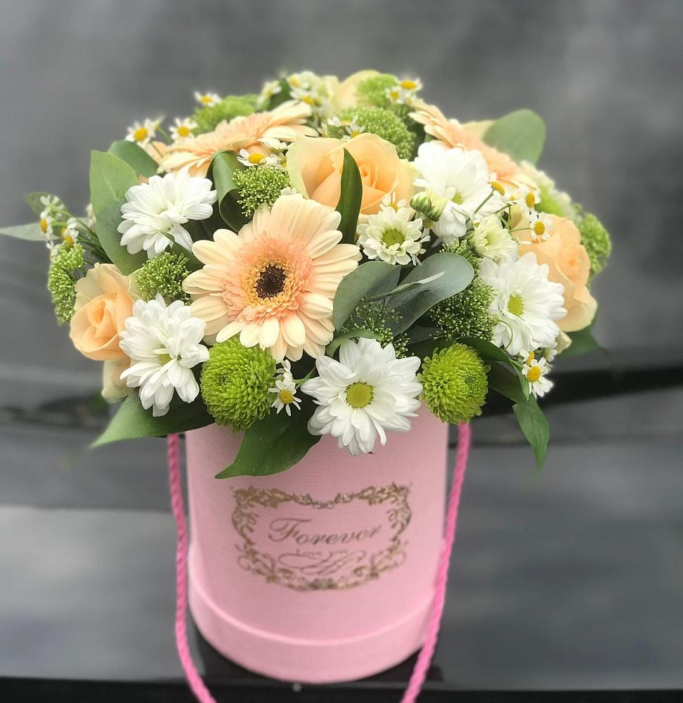 Цветочная композиция из Розы, Герберы и Хризантемы в шляпной коробке в Приазовской