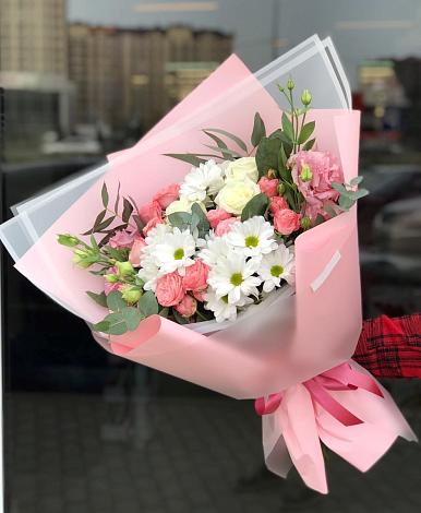Букет цветов из: Розы, Лизиантусы и Хризантемы в Приазовской