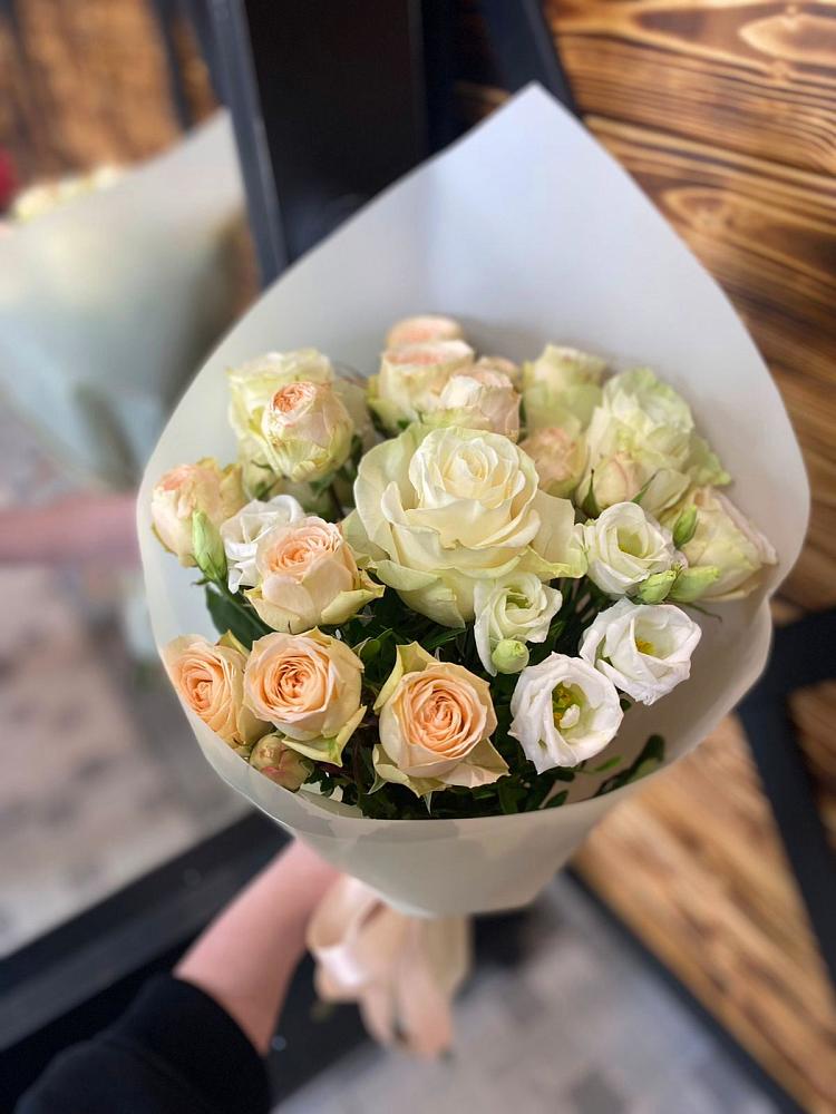 Букет цветов из: Розы и Лизиантусы в Приазовской