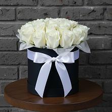 Цветочная композиция из Розы в шляпной коробке в Приазовской